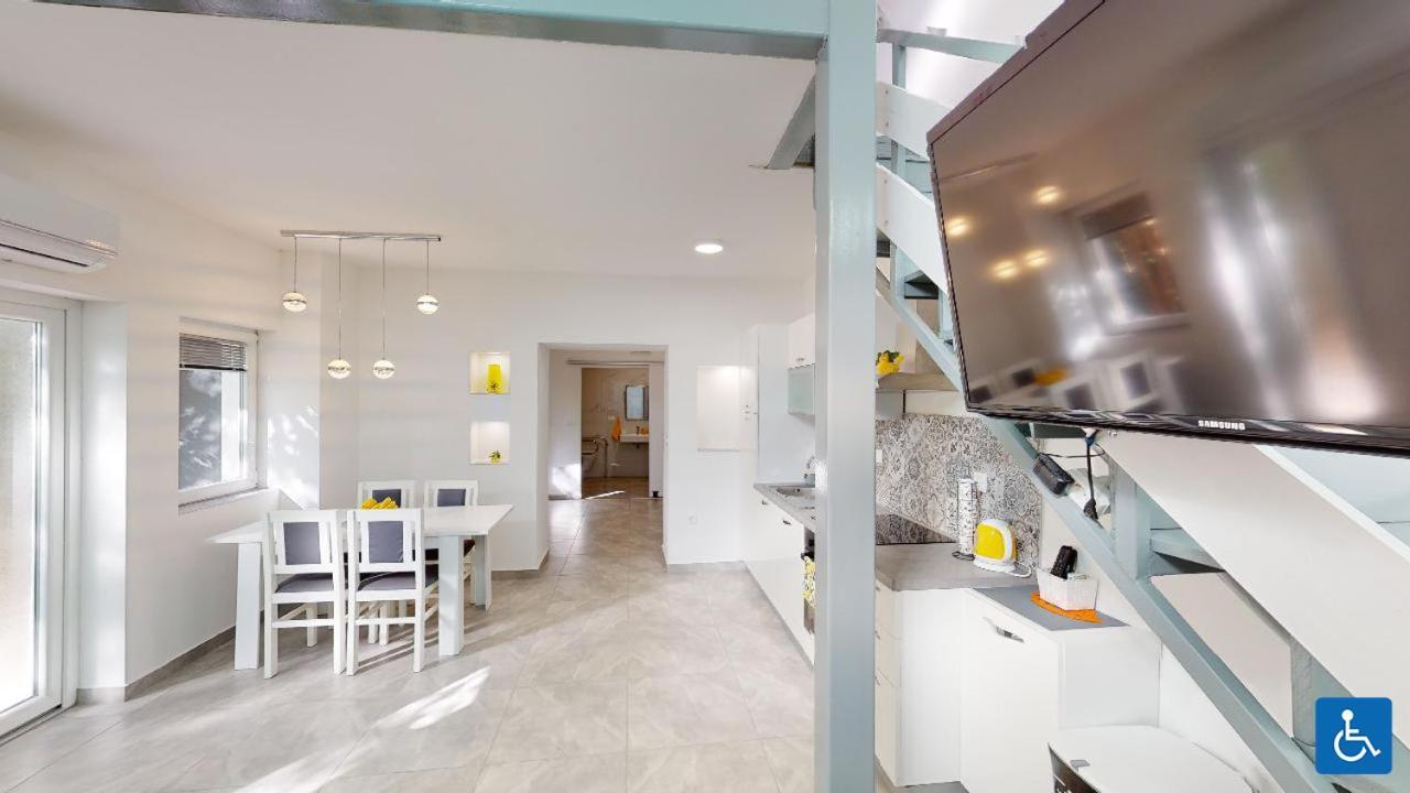 Apartments Mare Пула Екстериор снимка