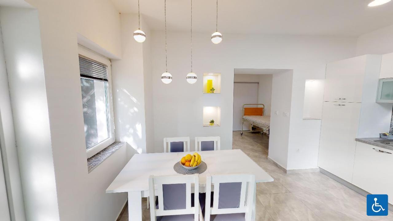 Apartments Mare Пула Екстериор снимка