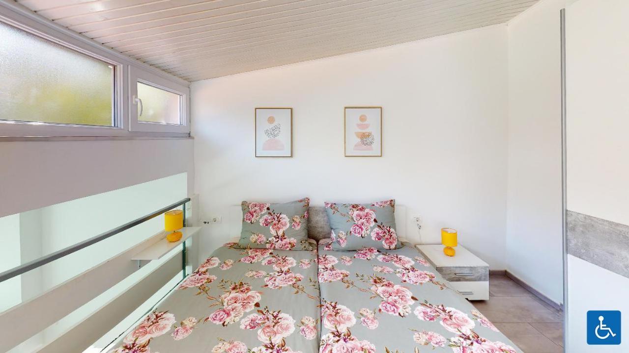 Apartments Mare Пула Екстериор снимка