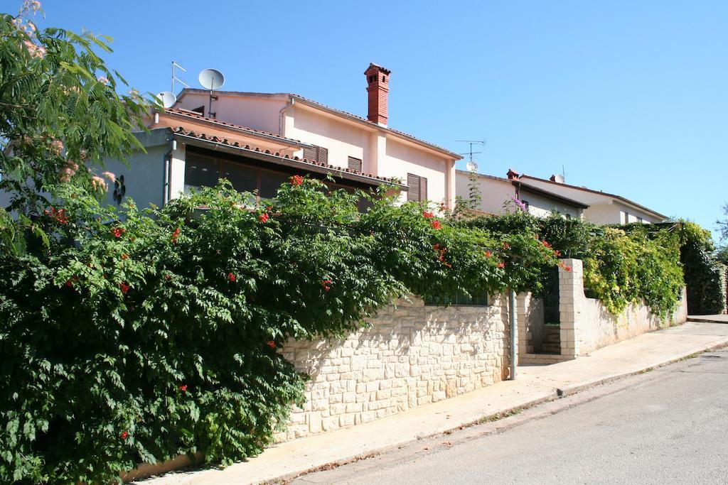Apartments Mare Пула Стая снимка