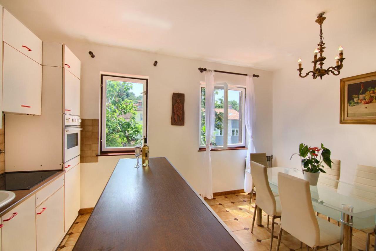Apartments Mare Пула Екстериор снимка