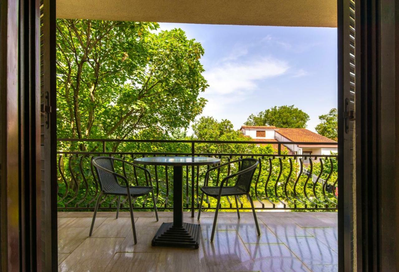 Apartments Mare Пула Екстериор снимка