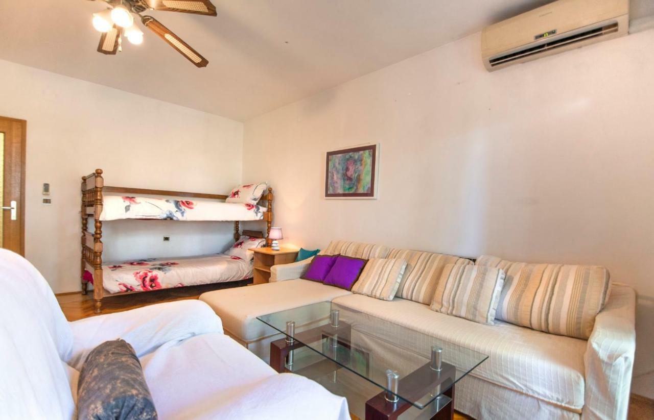 Apartments Mare Пула Екстериор снимка